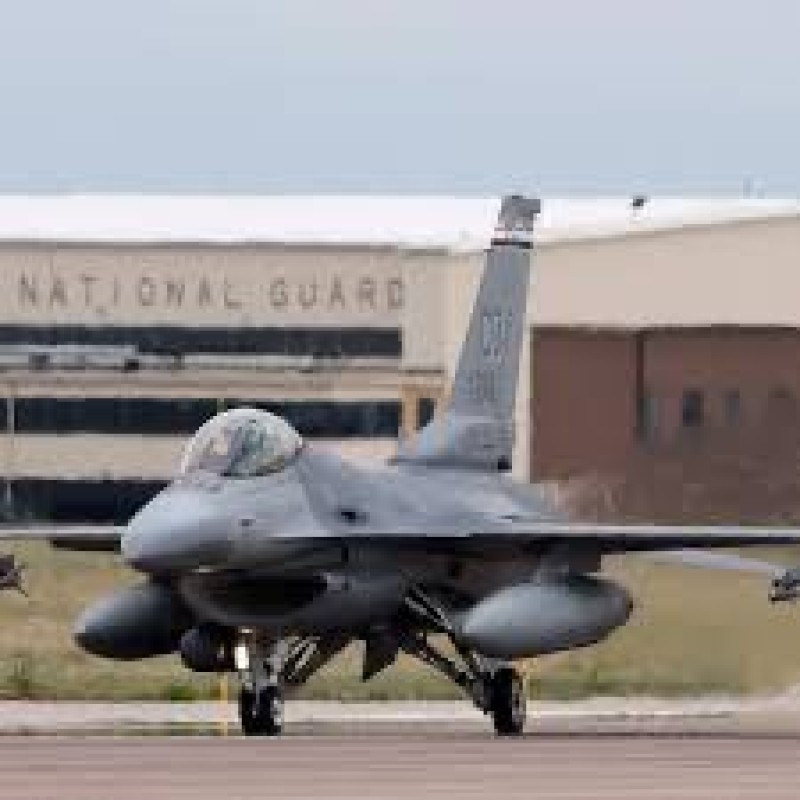Joe Biden prometió a Zelensky los primeros F-16 a finales de mayo.