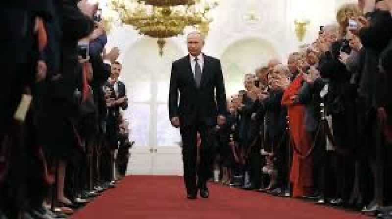 Francia enviará a su embajador a la toma de posesión del presidente ruso Vladimir Putin.