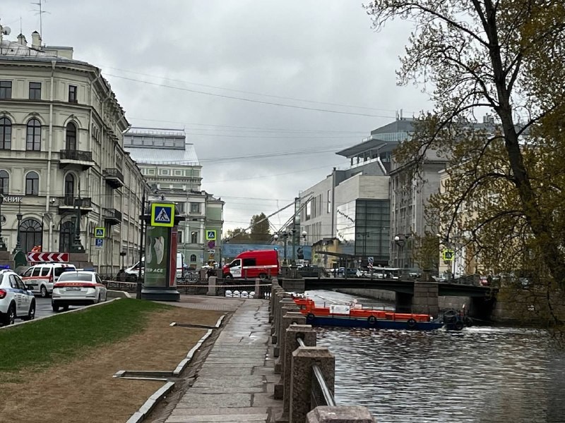 Tres personas murieron, 6 resultaron heridas en San Petersburgo cuando un autobús cayó de un puente...