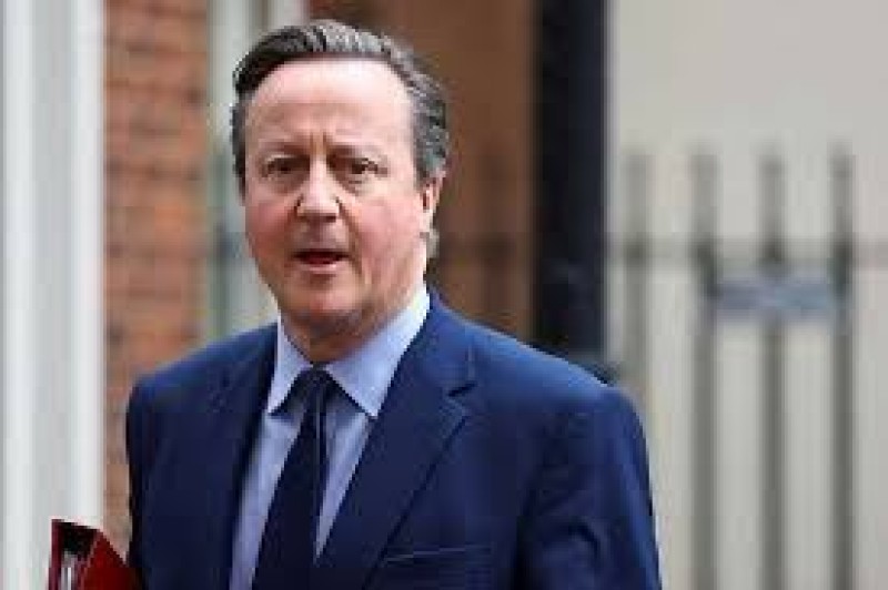 El secretario de Asuntos Exteriores británico, David Cameron, calificó el avance del ejército como un momento &quot;extremadamente peligroso&quot;...